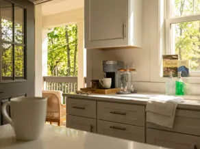 5 minutes to town! Emerald Ferns Cottage - Image 3
