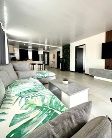 The Rainbow Suite Rental - Image 3