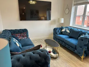 Detached First Floor Apartment - close to Station - Image 3