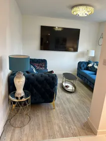Detached First Floor Apartment - close to Station - Image 2
