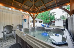 Mt. Rainier /LAKE /pet friendly/fence/Hot tub/Ev - Image 3