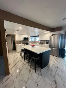 Sleek & Spacious Central Oasis - Image 5