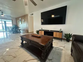 Sleek & Spacious Central Oasis - Image 2