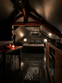 Air-conditioned • Black Room • SPA • Starry Sky - Image 2