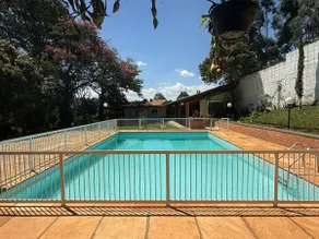 Farmhouse with pool and barbecue area - Image 2