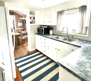 Bold Oceanfront Cottage w/Pvt Beach ~ Lil Sea Sass - Image 5