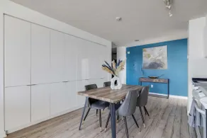 Sleek Downtown Oasis Modern Retreat in Toronto - Image 4