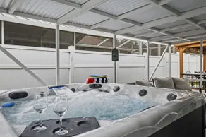 Home in Ocala *Hot Tub* Minutes to Silver Springs - Image 2