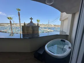Seabreeze Apartments flat 1 w jacuzzi by Homely! - Image 2