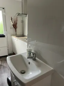 One Bed Apartment - Image 4