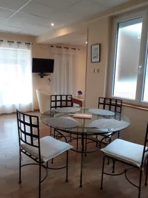 Large one-bedroom apartment on the ground floor ”Les Hortensias”, city center - Image 4