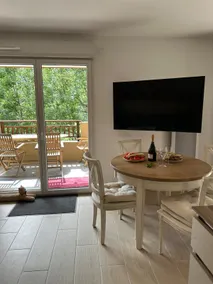 Charming family apartment with views and terrace - Image 3