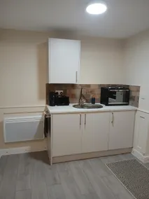 Studio Apartment -close to Emerald Park - Image 5