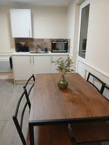 Studio Apartment -close to Emerald Park - Image 4