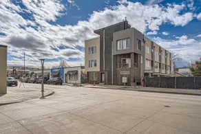 Modern townhome steps from all the action - Image 3