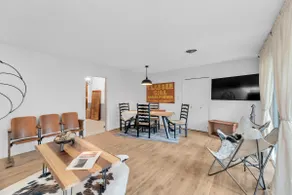 Colossal Oaks on Walnut St | Corner Lot | Downtown - Image 4
