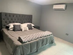 Cozy Downtown Apartment - Image 2