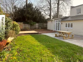 Stunning English Cottage - Image 4