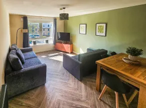 Calm 2-Bed Paisley, close to RAH & Airport, Free Parking - Image 5