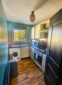 Calm 2-Bed Paisley, close to RAH & Airport, Free Parking - Image 3