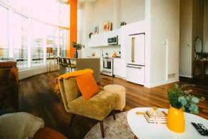 *Penthouse* - Luxe Stay with Views - Free Parking - Image 2
