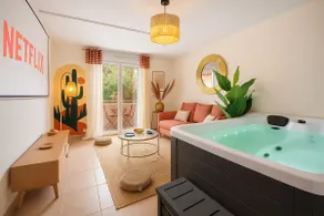 Hidden Oasis - Jacuzzi and cinema - Image 2