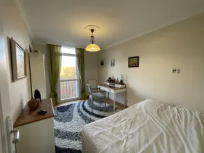 Beautiful and Large Apartment close to the center - Image 3