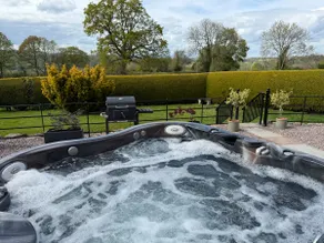 Garden Cottage Retreat | BBQ Hut & Hot tub - Image 3