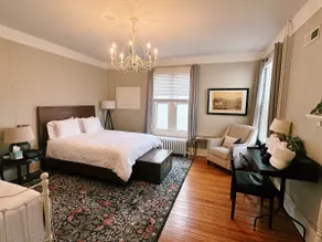 Heart of Downtown | Walk Everywhere! | Sleeps 16 - Image 3