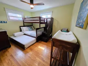 FamilyFriendly3BR+Loaded Amenities+PrivateDriveway - Image 2