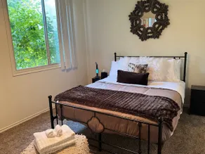 Bright & Stylish in Addison - Image 2