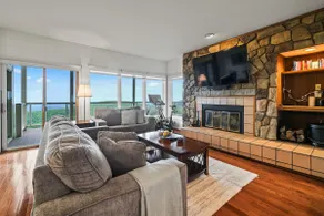 Overlook 180 degree views w/Peloton! - Image 2
