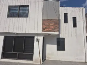 Beautiful house, and with transportation - Image 4