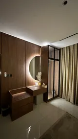 A classy and quiet hotel suite close to the sea. - Image 5