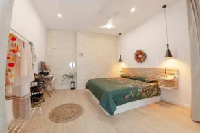 Artistic Getaway Large King Bed - Couples Retreat - Image 4
