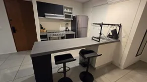 Cozy apartment with pool, gym, and parking - Image 5