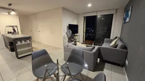 Cozy apartment with pool, gym, and parking - Image 2