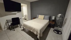 Cozy apartment with pool, gym, and parking - Image 4