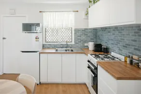 Designer 2BR Apartment Near Scarborough Beach - Image 4