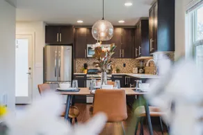 Cozy Quiet Townhome | Near Downtown + Parking - Image 2