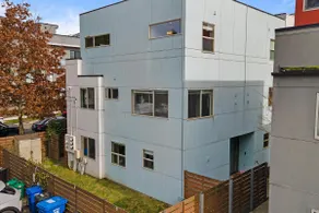 Cozy Quiet Townhome | Near Downtown + Parking - Image 4