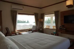 Kayal Couple’s Lakefront Retreat - Image 2