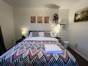 Private access to simple cozy suite #W - Image 2