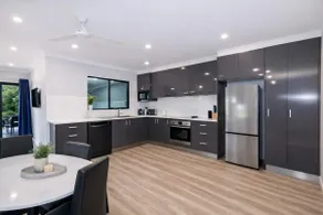 Golf Course Haven | Modern Rosslea Stay - Image 3