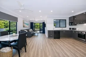 Golf Course Haven | Modern Rosslea Stay - Image 5