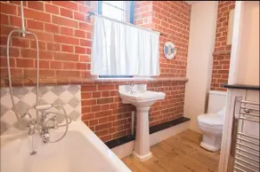 Gift-Private Bathroom-Deluxe-Countryside - Image 5