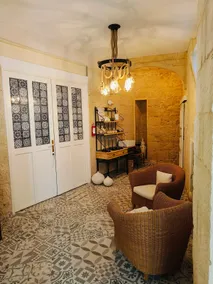 Bizzilla beautiful cosy retreat - Image 2