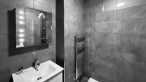 Town Centre 2 Bedroom Apartment - Image 4