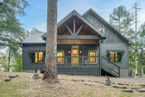 Lake Views & Golf Access at Secluded Drasco Lodge - Image 4