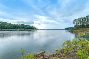 Lake Views & Golf Access at Secluded Drasco Lodge - Image 3